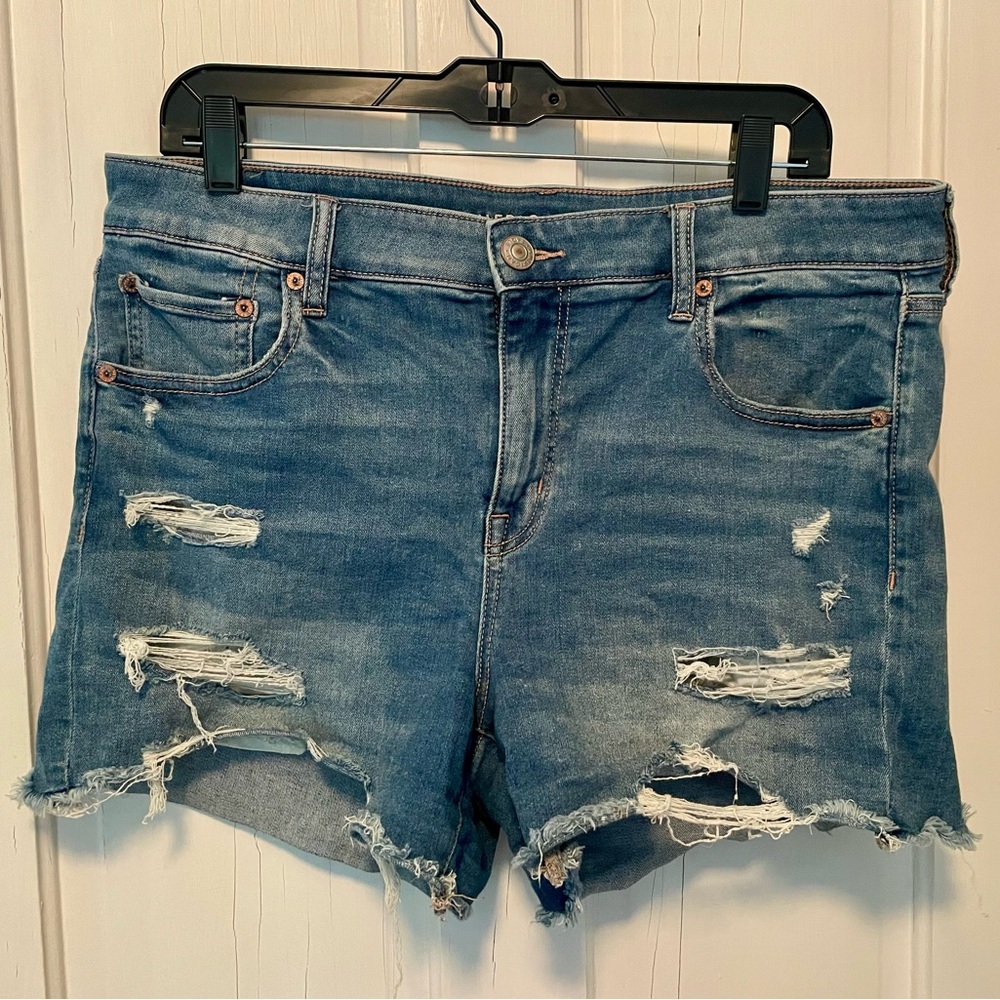 American Eagle Outfitters Light/Medium Wash Distressed Jean Shorts